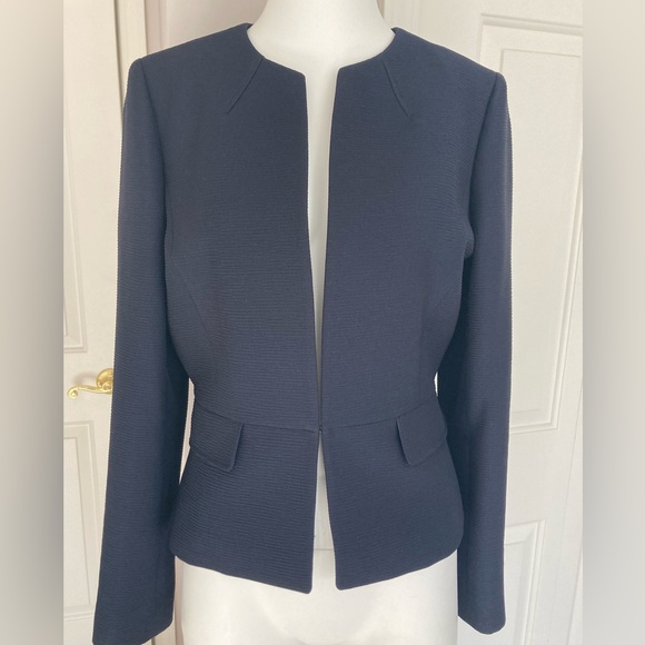 Tahari ASL Jackets & Blazers - Navy blue blazer with front hidden clasp closure
